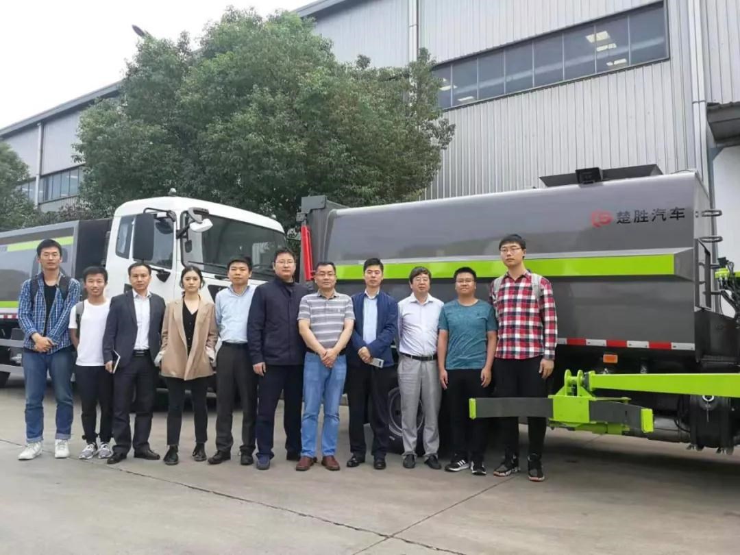 驚艷！“智能機(jī)械臂”自裝卸式垃圾車震撼問(wèn)世